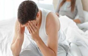 Un hombre que experimenta problemas de potencia.